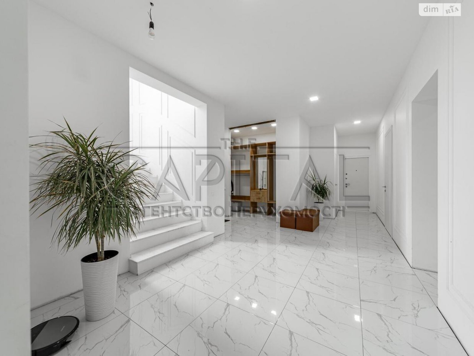 двоповерховий будинок з гаражем, 238 кв. м, кирпич. Здається помісячно в Гатне фото 1