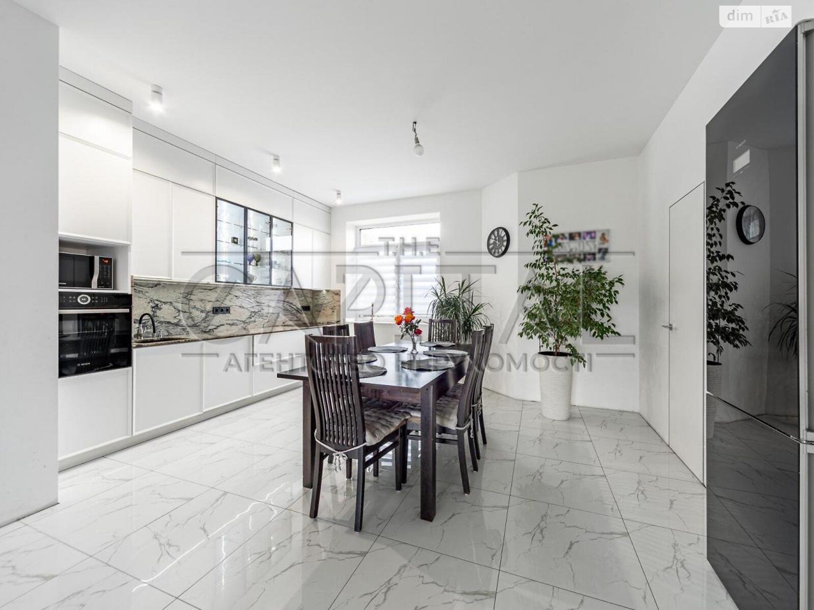 двоповерховий будинок з гаражем, 238 кв. м, кирпич. Здається помісячно в Гатне фото 1