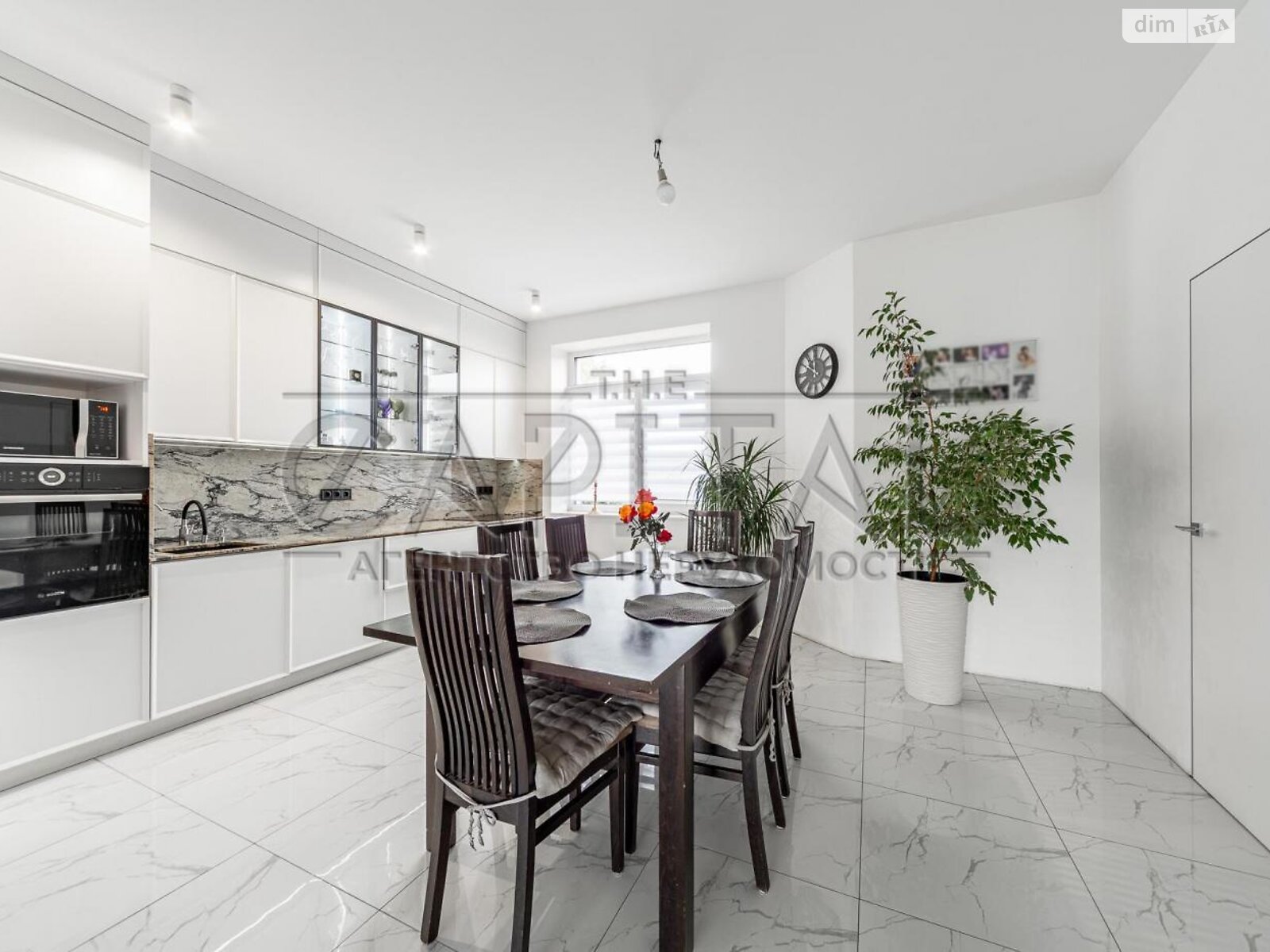 двоповерховий будинок з гаражем, 238 кв. м, кирпич. Здається помісячно в Гатне фото 1