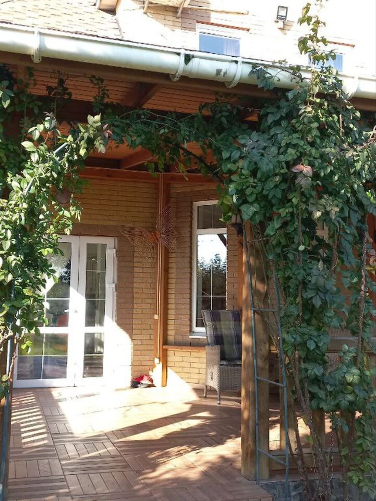 двухэтажный дом с гаражом, 205 кв. м, кирпич. Сдается помесячно в Гнедине фото 1 двухэтажный дом с гаражом, 205 кв. м, кирпич. Сдается помесячно в Гнедине фото 1