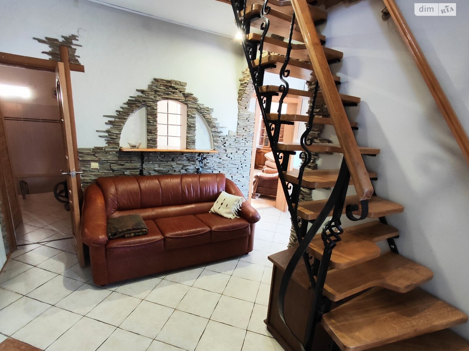 двухэтажный дом с верандой, 109 кв. м, кирпич. Сдается помесячно в Гнедине фото 1