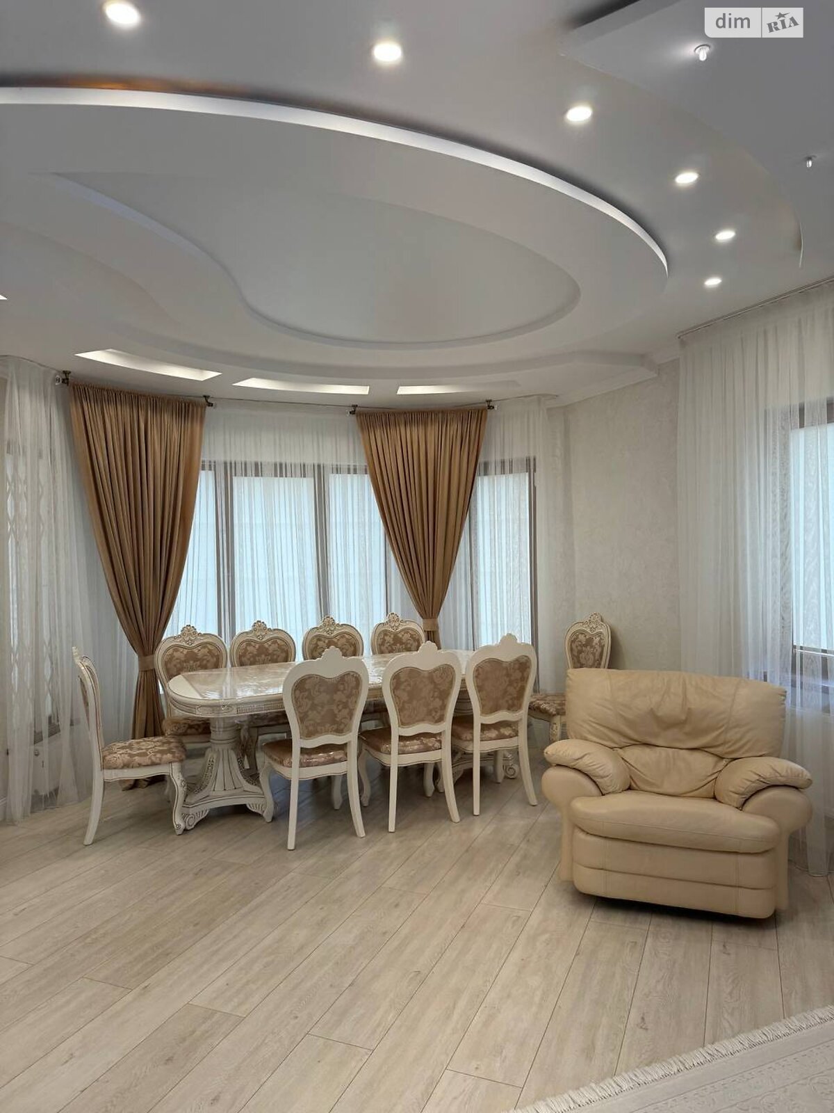 двоповерховий будинок з гаражем, 316 кв. м, цегла. Здається помісячно в Годилові фото 1