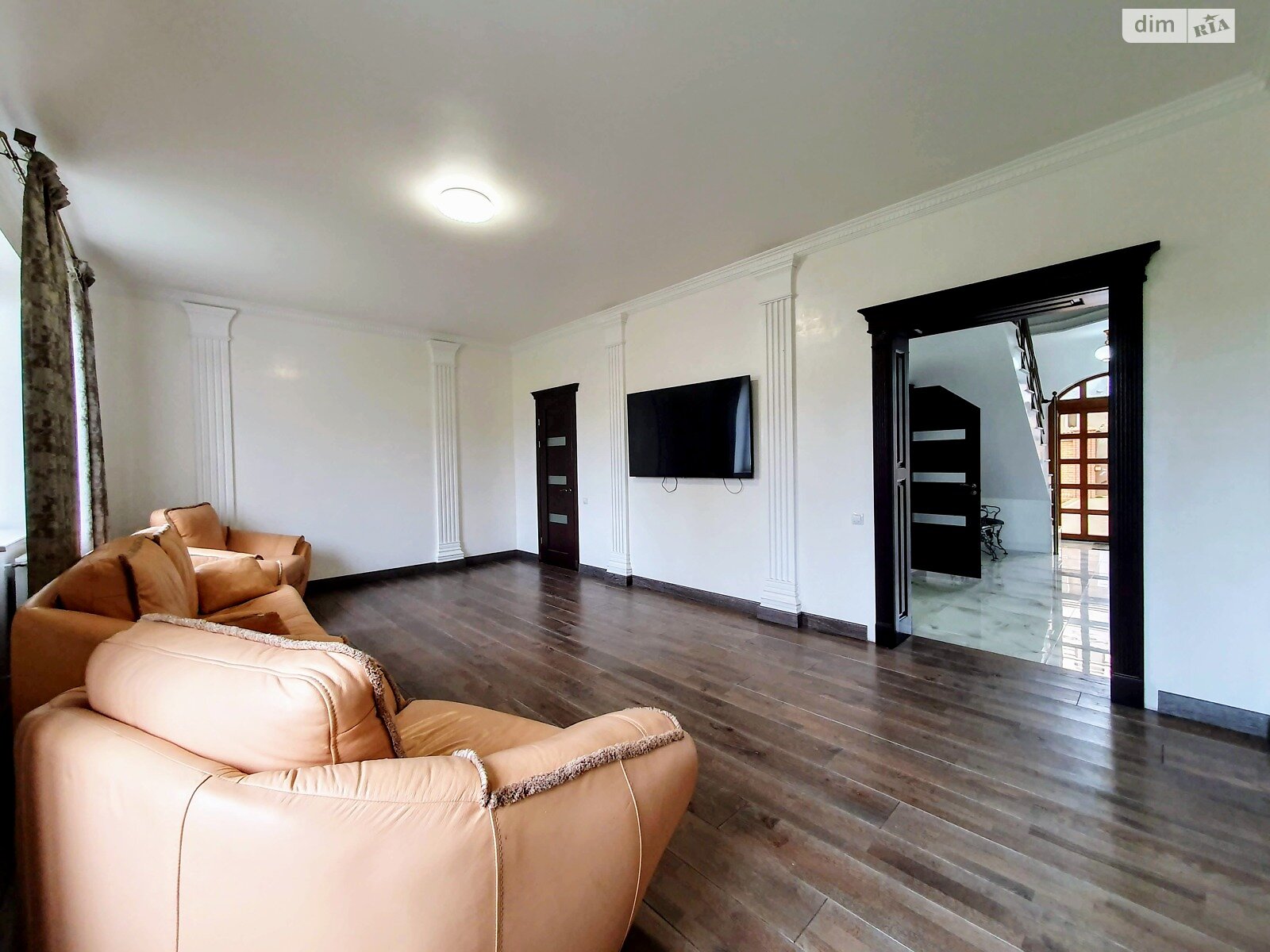 двухэтажный дом с гаражом, 200 кв. м, кирпич. Сдается помесячно в Годилове фото 1