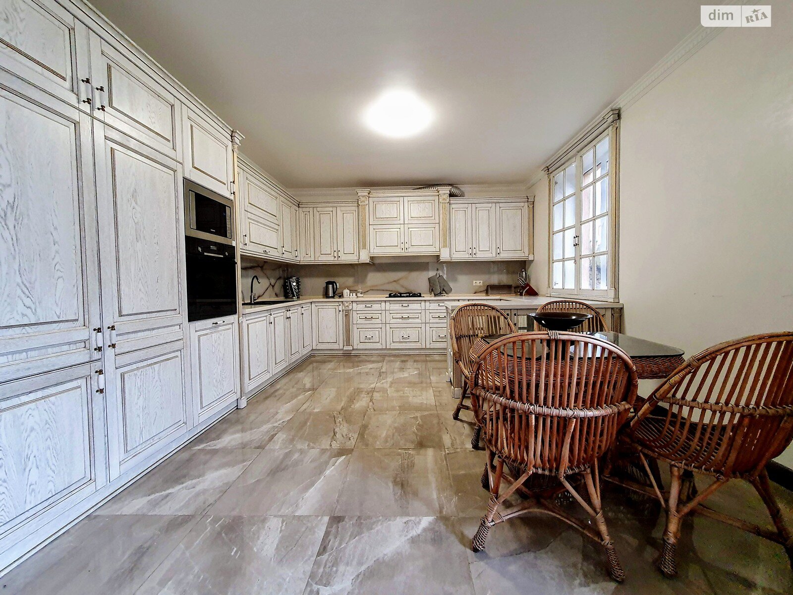 двухэтажный дом с гаражом, 200 кв. м, кирпич. Сдается помесячно в Годилове фото 1