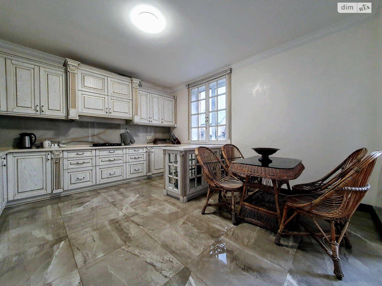 двухэтажный дом с гаражом, 200 кв. м, кирпич. Сдается помесячно в Годилове фото 1