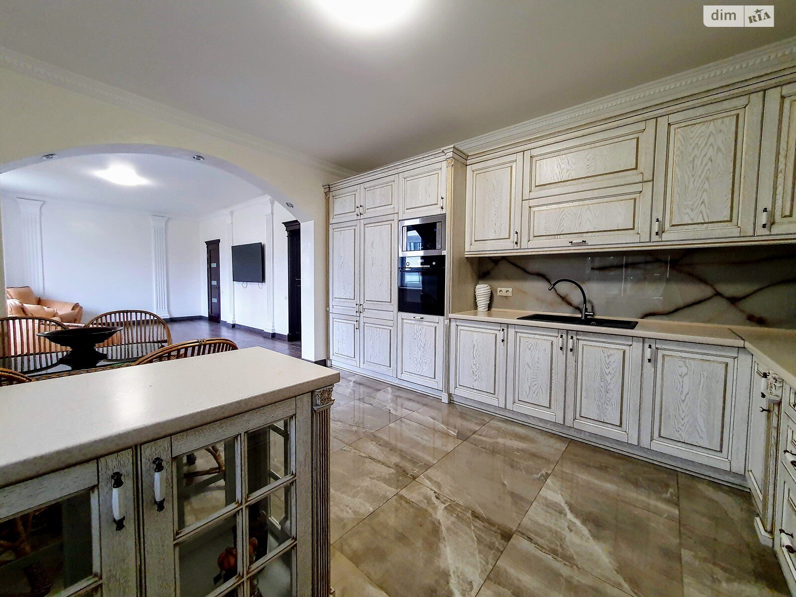 двухэтажный дом с гаражом, 200 кв. м, кирпич. Сдается помесячно в Годилове фото 1