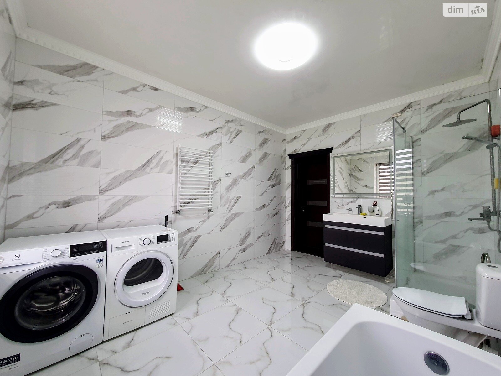 двухэтажный дом с гаражом, 200 кв. м, кирпич. Сдается помесячно в Годилове фото 1