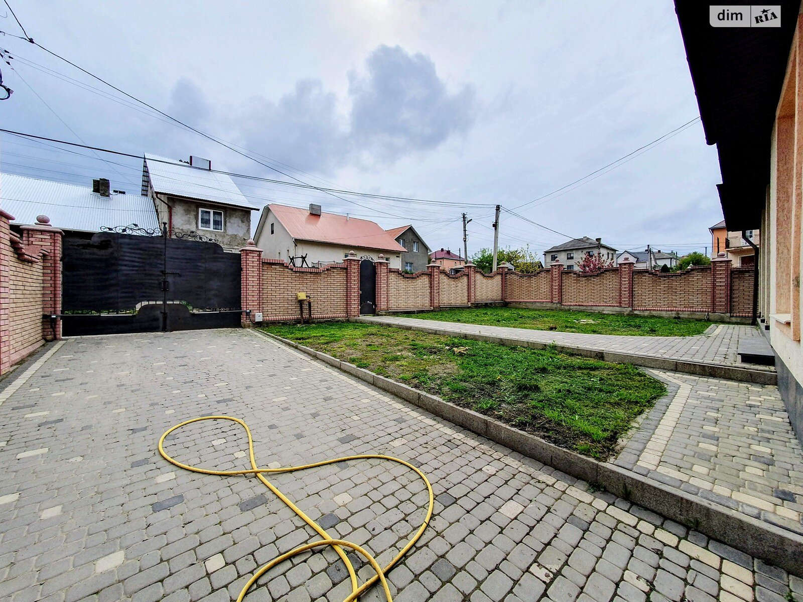 двухэтажный дом с гаражом, 200 кв. м, кирпич. Сдается помесячно в Годилове фото 1