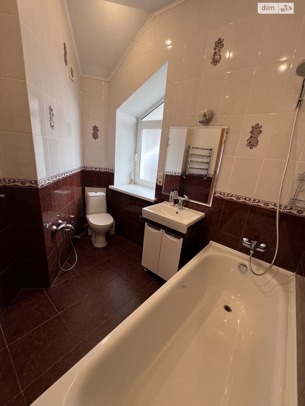 двухэтажный дом с гаражом, 160.8 кв. м, кирпич. Сдается помесячно в Гостомеле фото 1 двухэтажный дом с гаражом, 160.8 кв. м, кирпич. Сдается помесячно в Гостомеле фото 1