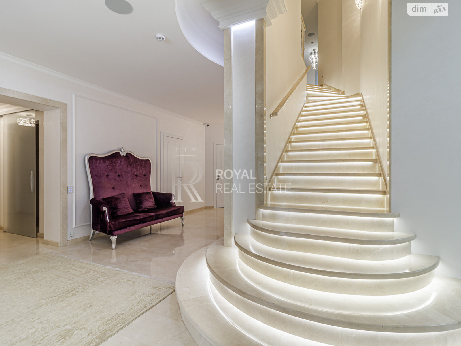 двухэтажный дом с верандой, 1000 кв. м, кирпич. Сдается помесячно в Гостомеле фото 1