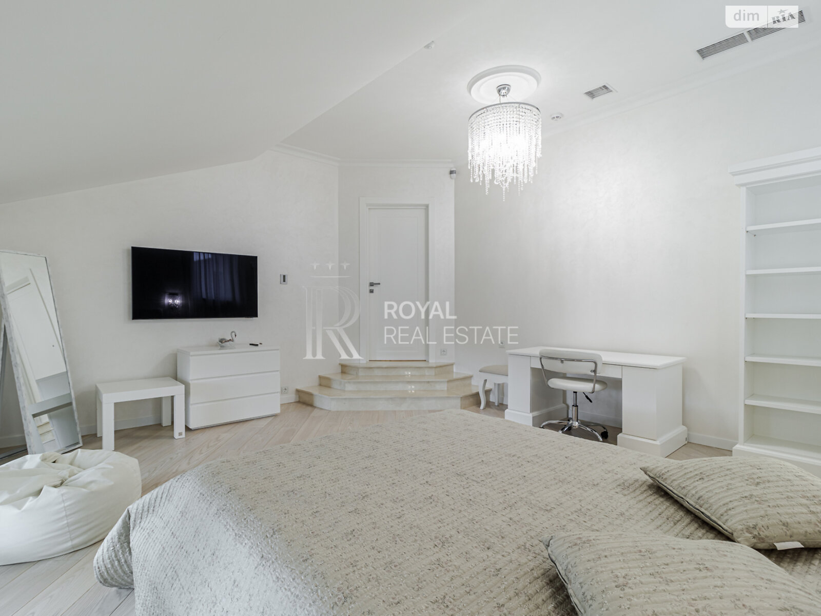 двухэтажный дом с верандой, 1000 кв. м, кирпич. Сдается помесячно в Гостомеле фото 1