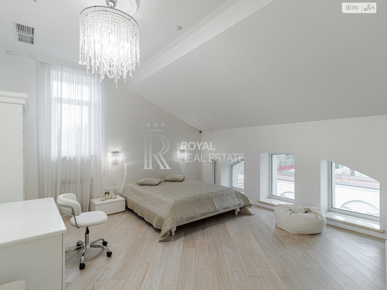 двухэтажный дом с верандой, 1000 кв. м, кирпич. Сдается помесячно в Гостомеле фото 1