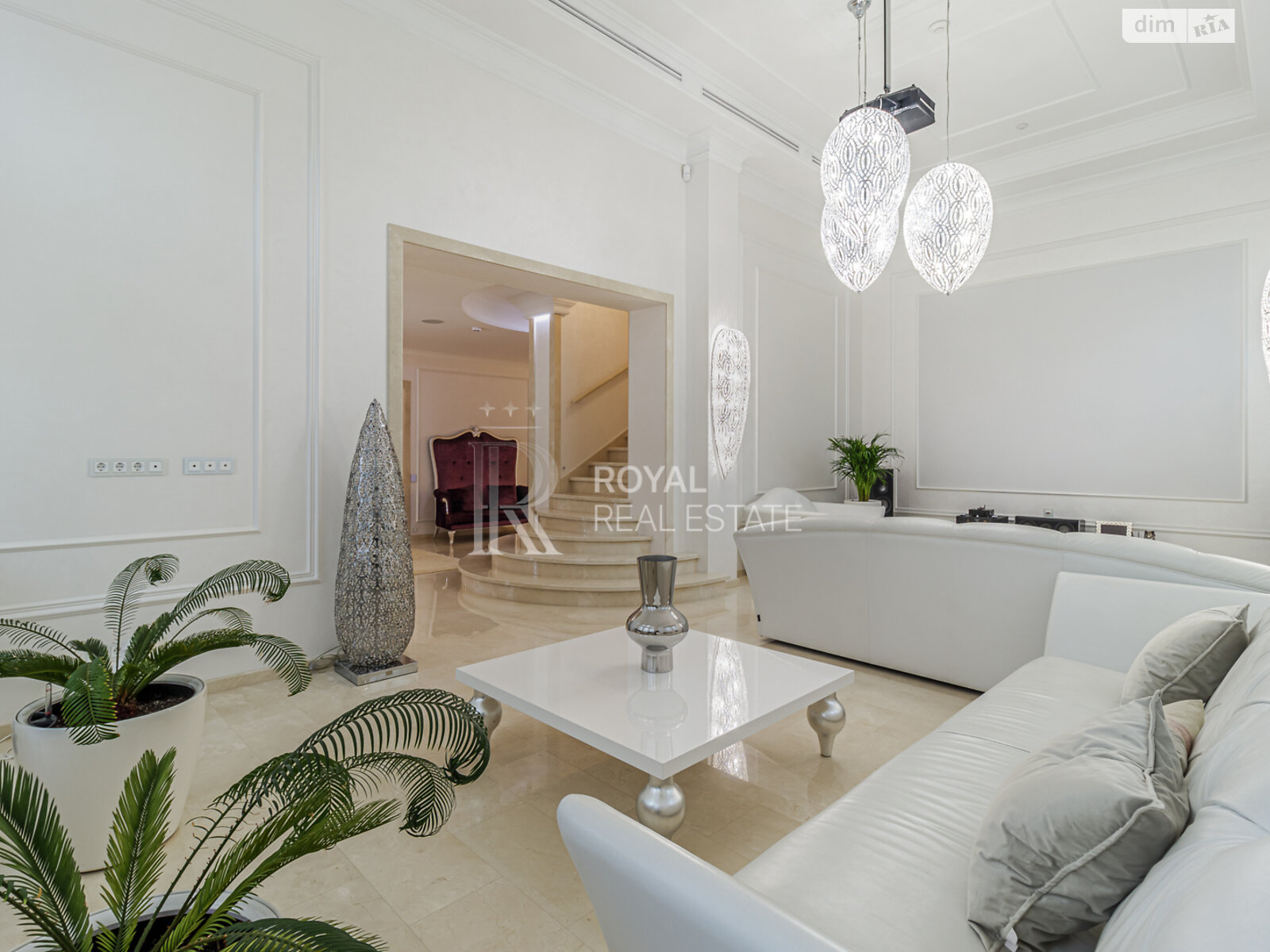 двухэтажный дом с верандой, 1000 кв. м, кирпич. Сдается помесячно в Гостомеле фото 1