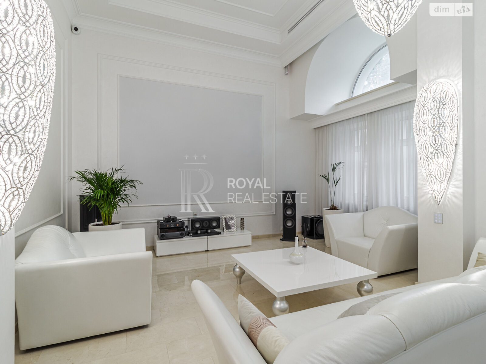 двухэтажный дом с верандой, 1000 кв. м, кирпич. Сдается помесячно в Гостомеле фото 1