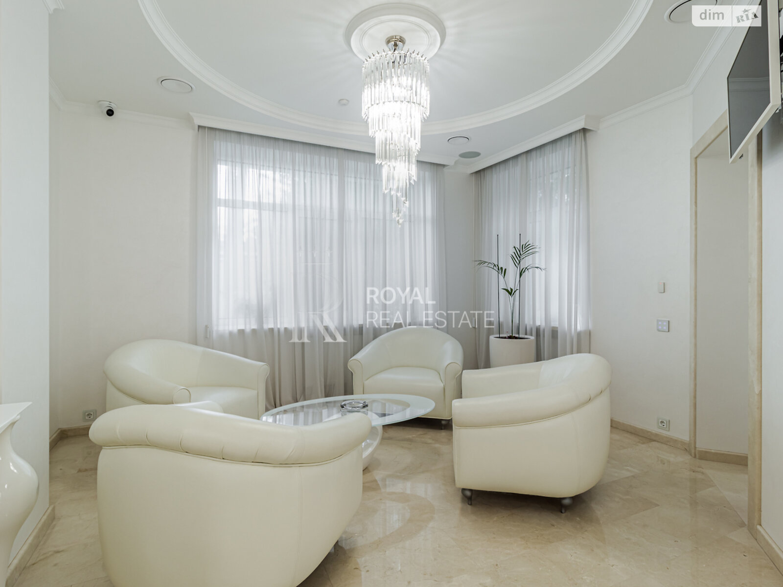 двухэтажный дом с верандой, 1000 кв. м, кирпич. Сдается помесячно в Гостомеле фото 1