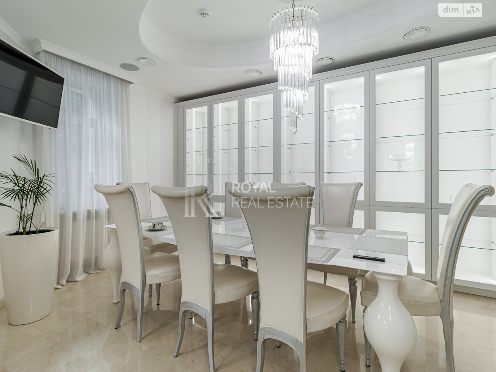 двухэтажный дом с верандой, 1000 кв. м, кирпич. Сдается помесячно в Гостомеле фото 1