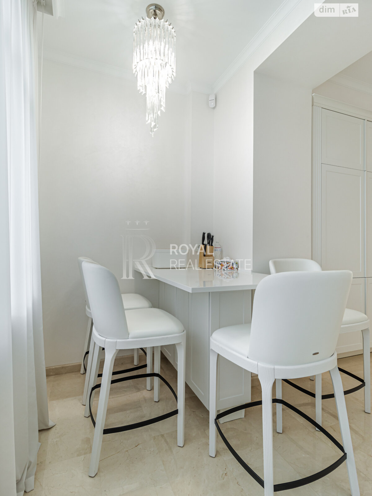 двухэтажный дом с верандой, 1000 кв. м, кирпич. Сдается помесячно в Гостомеле фото 1