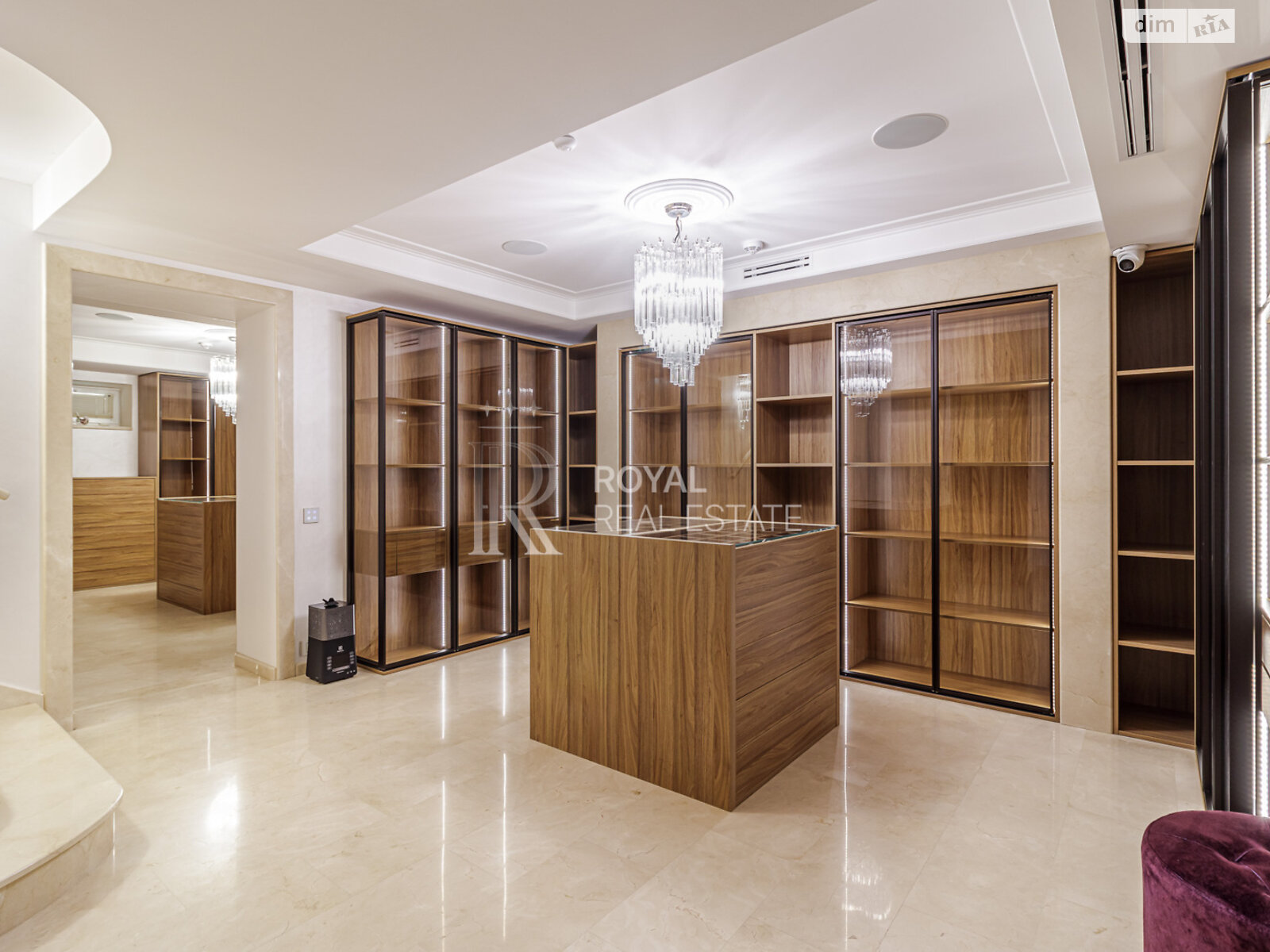 двухэтажный дом с верандой, 1000 кв. м, кирпич. Сдается помесячно в Гостомеле фото 1