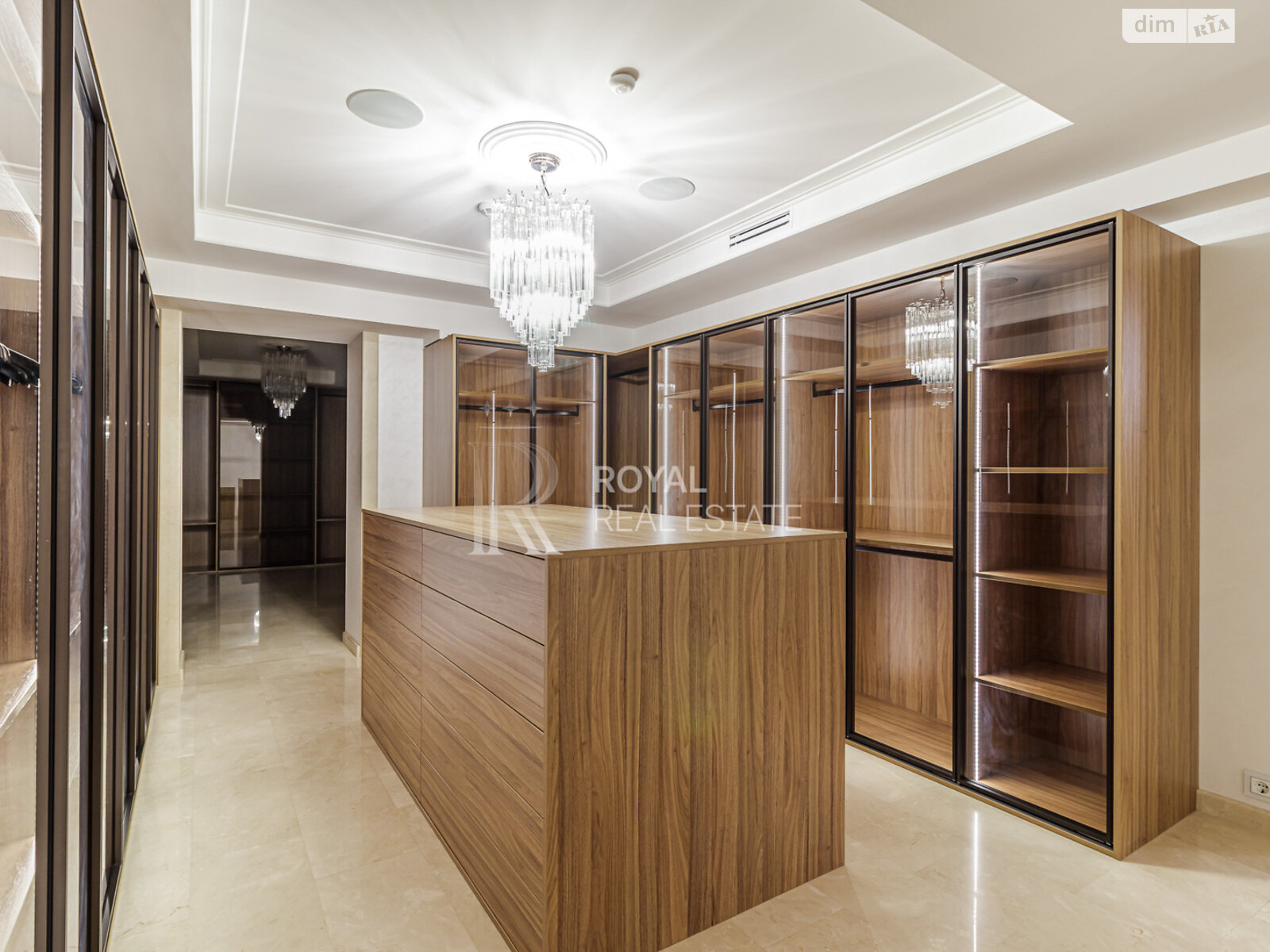 двухэтажный дом с верандой, 1000 кв. м, кирпич. Сдается помесячно в Гостомеле фото 1