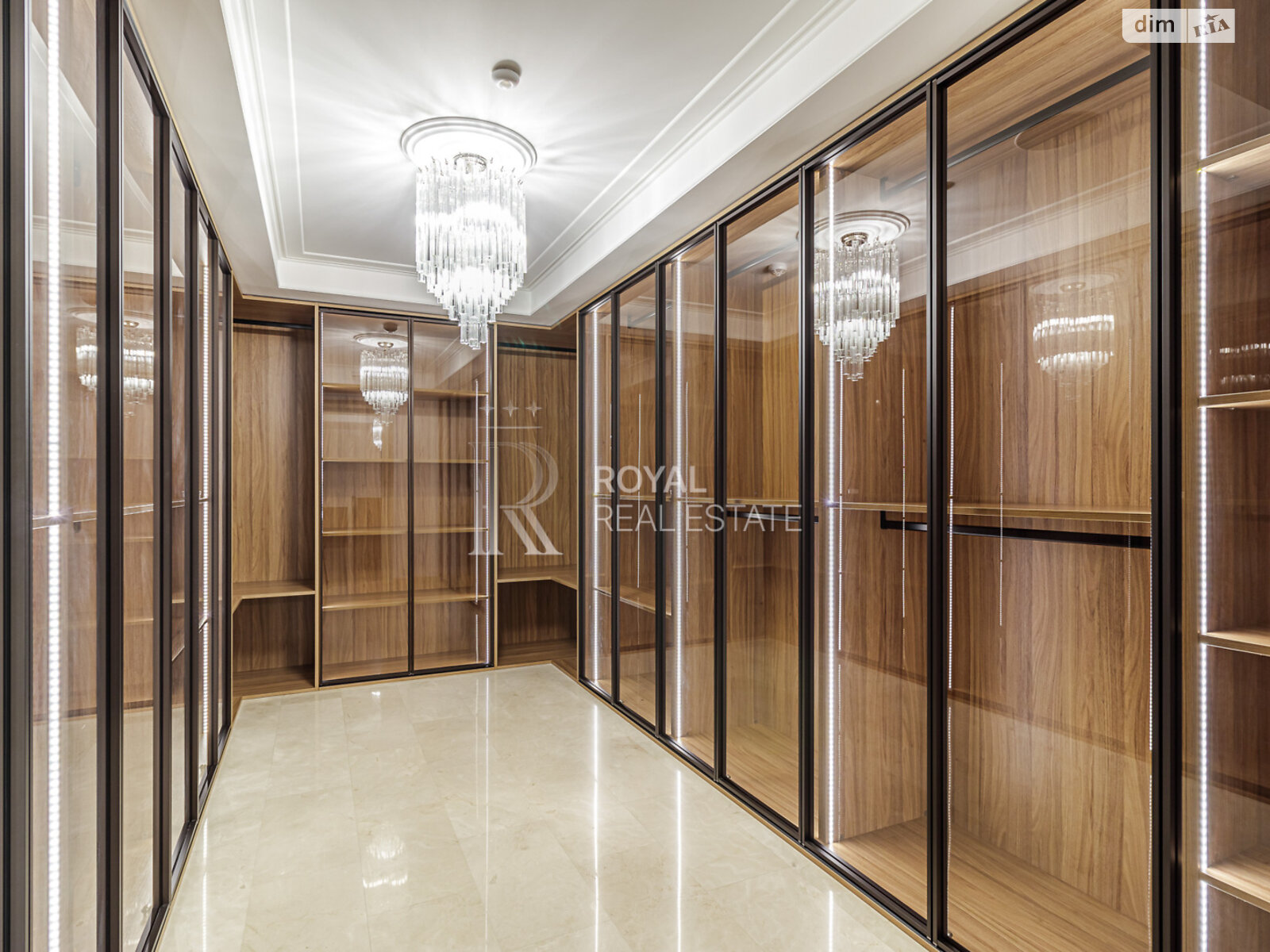 двухэтажный дом с верандой, 1000 кв. м, кирпич. Сдается помесячно в Гостомеле фото 1