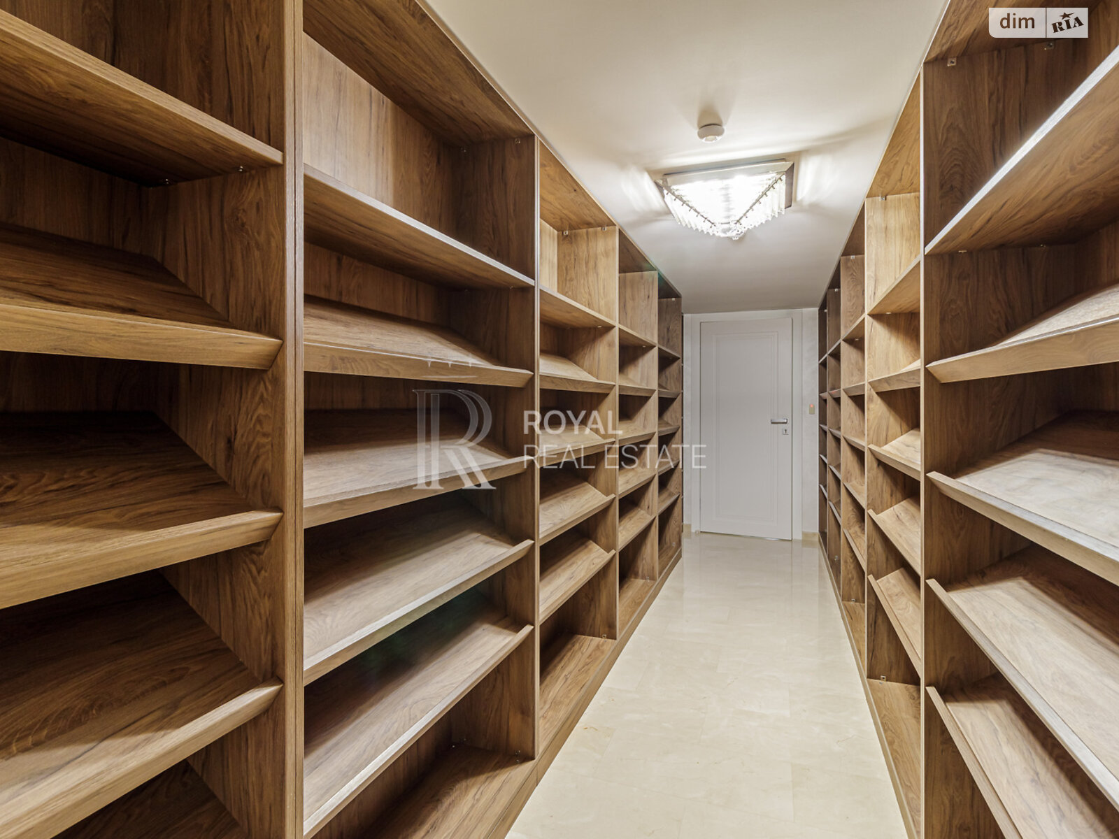 двухэтажный дом с верандой, 1000 кв. м, кирпич. Сдается помесячно в Гостомеле фото 1