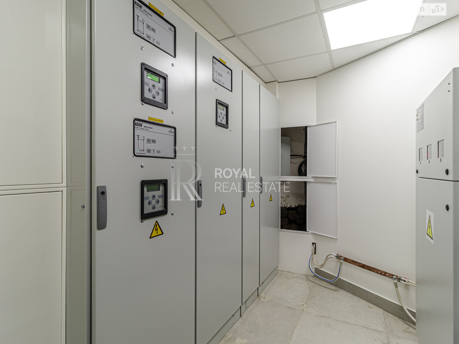 двухэтажный дом с верандой, 1000 кв. м, кирпич. Сдается помесячно в Гостомеле фото 1