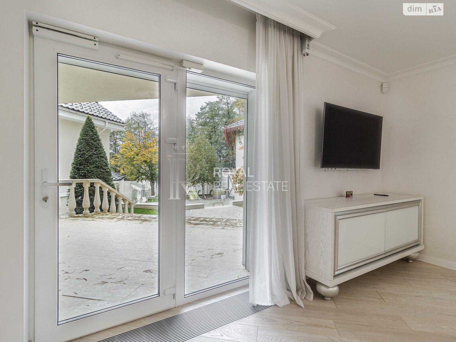 двухэтажный дом с верандой, 1000 кв. м, кирпич. Сдается помесячно в Гостомеле фото 1