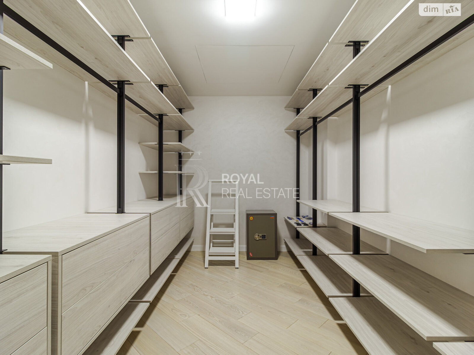 двухэтажный дом с верандой, 1000 кв. м, кирпич. Сдается помесячно в Гостомеле фото 1