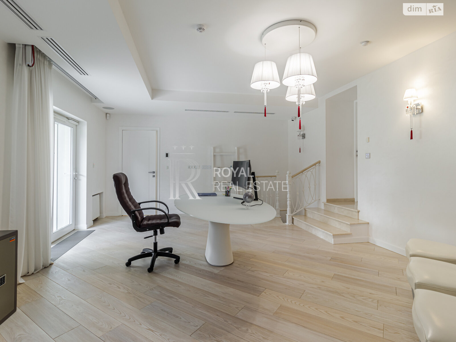 двухэтажный дом с верандой, 1000 кв. м, кирпич. Сдается помесячно в Гостомеле фото 1