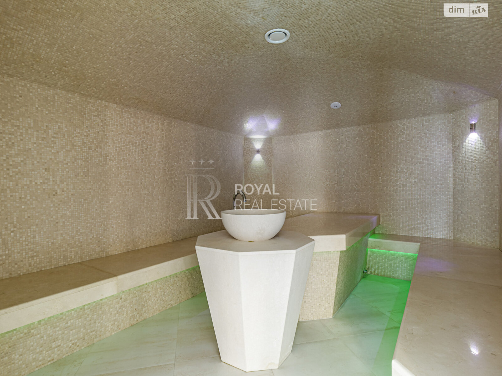 двухэтажный дом с верандой, 1000 кв. м, кирпич. Сдается помесячно в Гостомеле фото 1