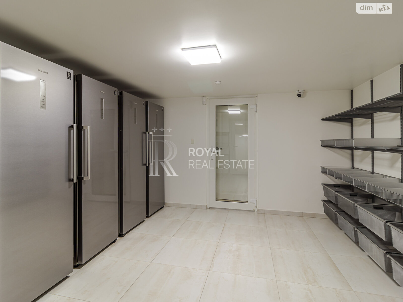 двухэтажный дом с верандой, 1000 кв. м, кирпич. Сдается помесячно в Гостомеле фото 1