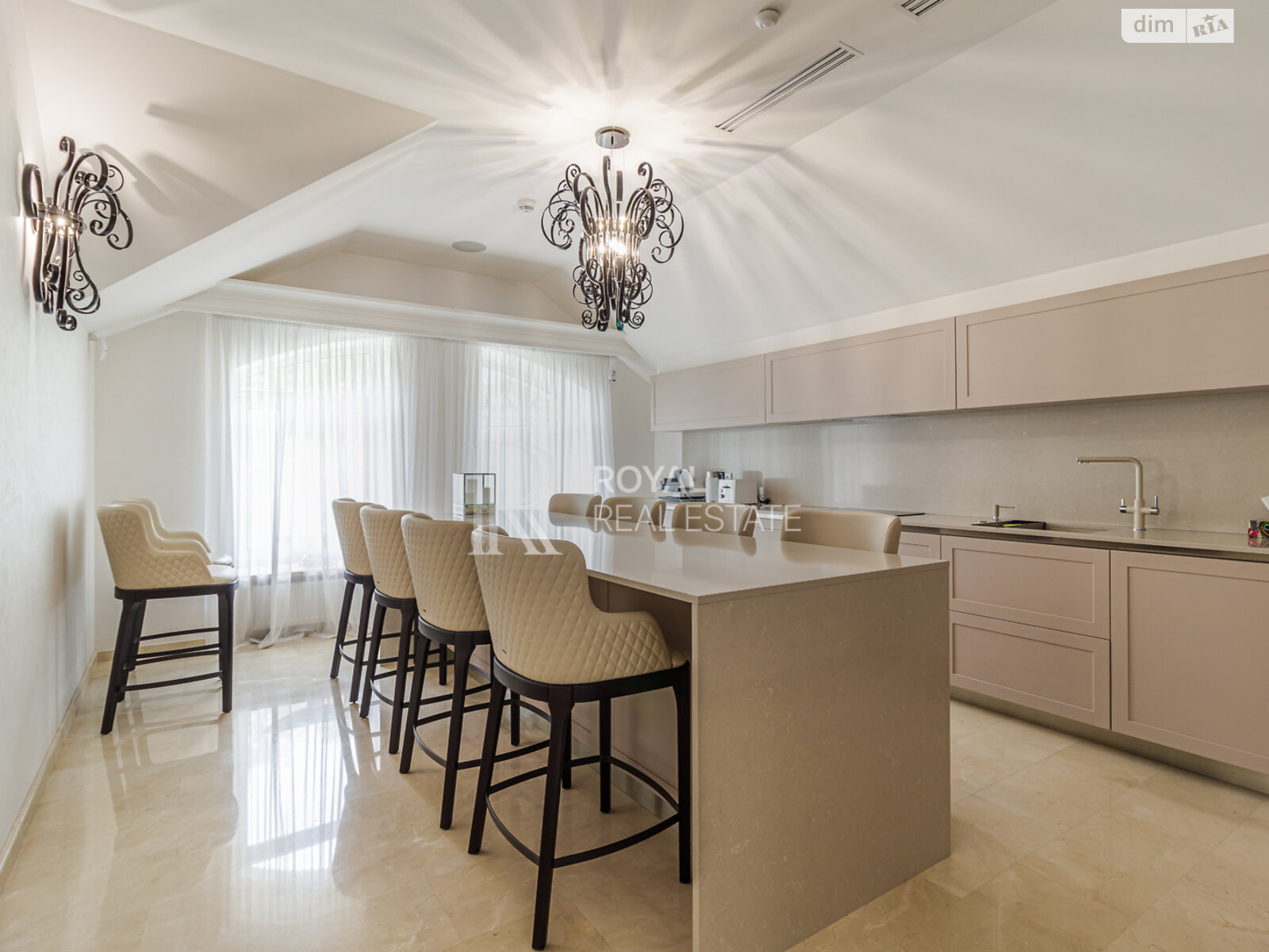 двухэтажный дом с верандой, 1000 кв. м, кирпич. Сдается помесячно в Гостомеле фото 1