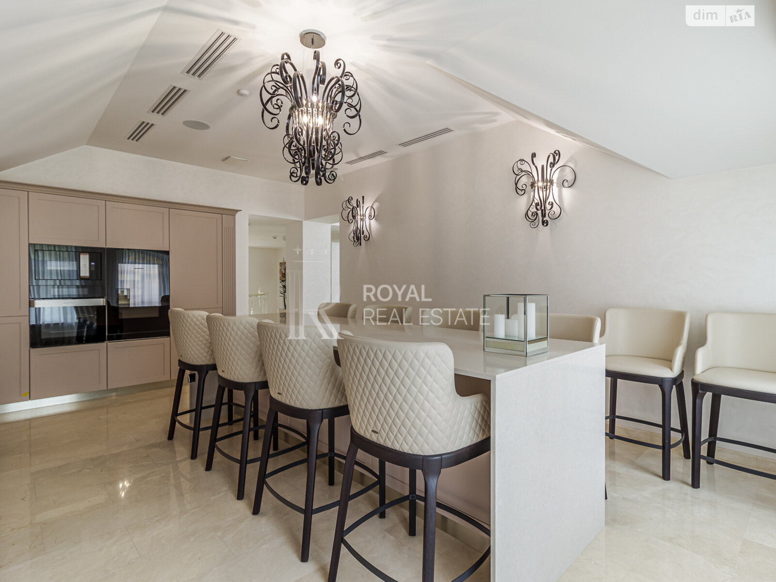 двухэтажный дом с верандой, 1000 кв. м, кирпич. Сдается помесячно в Гостомеле фото 1