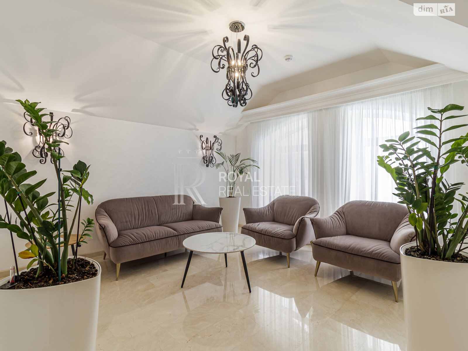 двухэтажный дом с верандой, 1000 кв. м, кирпич. Сдается помесячно в Гостомеле фото 1