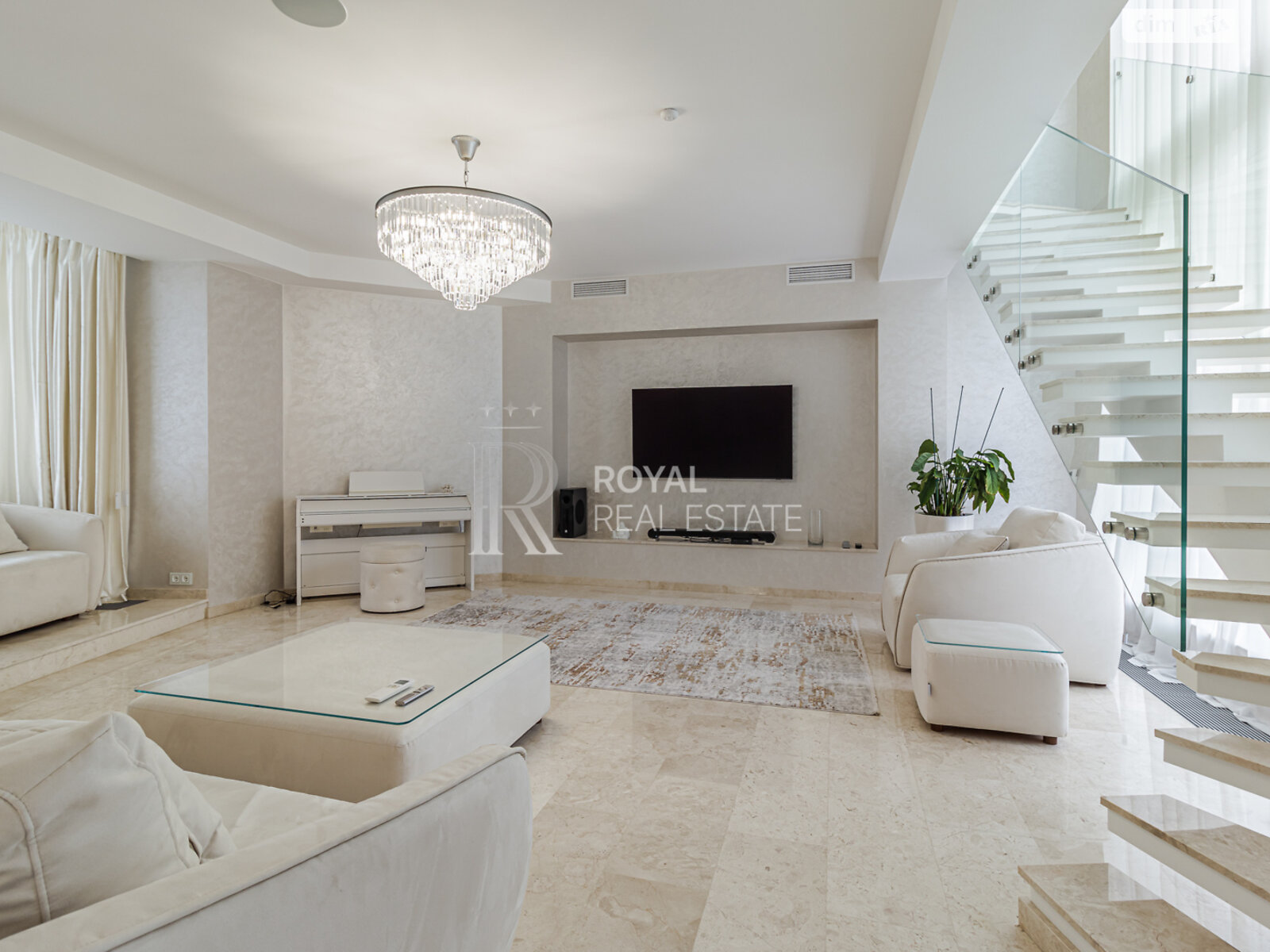 двухэтажный дом с верандой, 1000 кв. м, кирпич. Сдается помесячно в Гостомеле фото 1