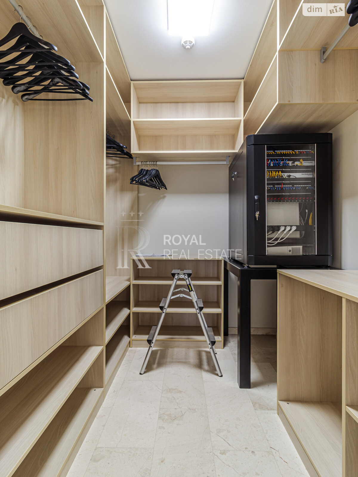 двухэтажный дом с верандой, 1000 кв. м, кирпич. Сдается помесячно в Гостомеле фото 1