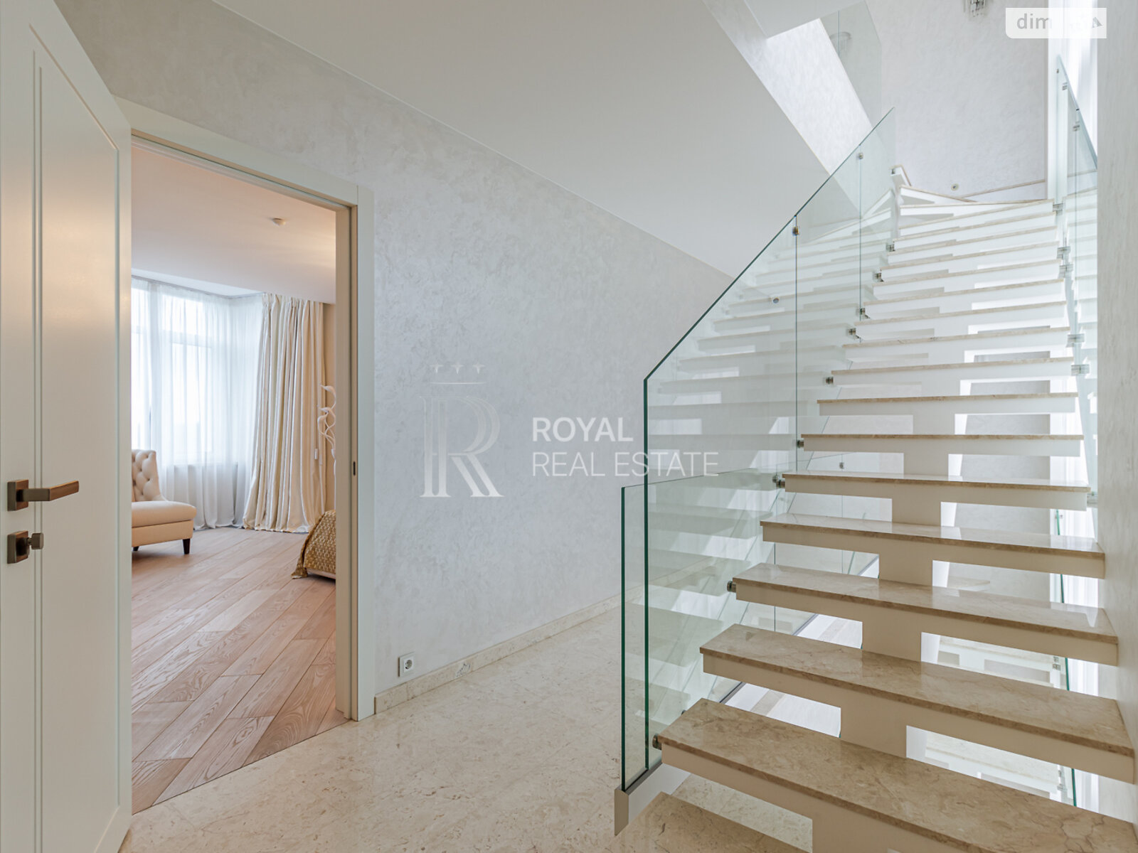 двухэтажный дом с верандой, 1000 кв. м, кирпич. Сдается помесячно в Гостомеле фото 1