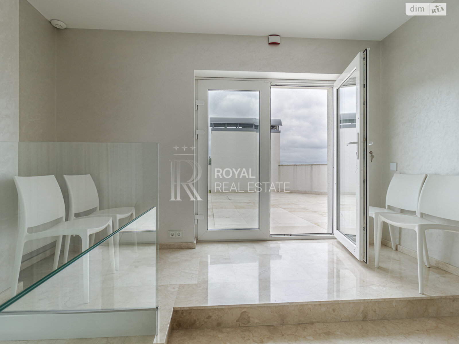 двухэтажный дом с верандой, 1000 кв. м, кирпич. Сдается помесячно в Гостомеле фото 1