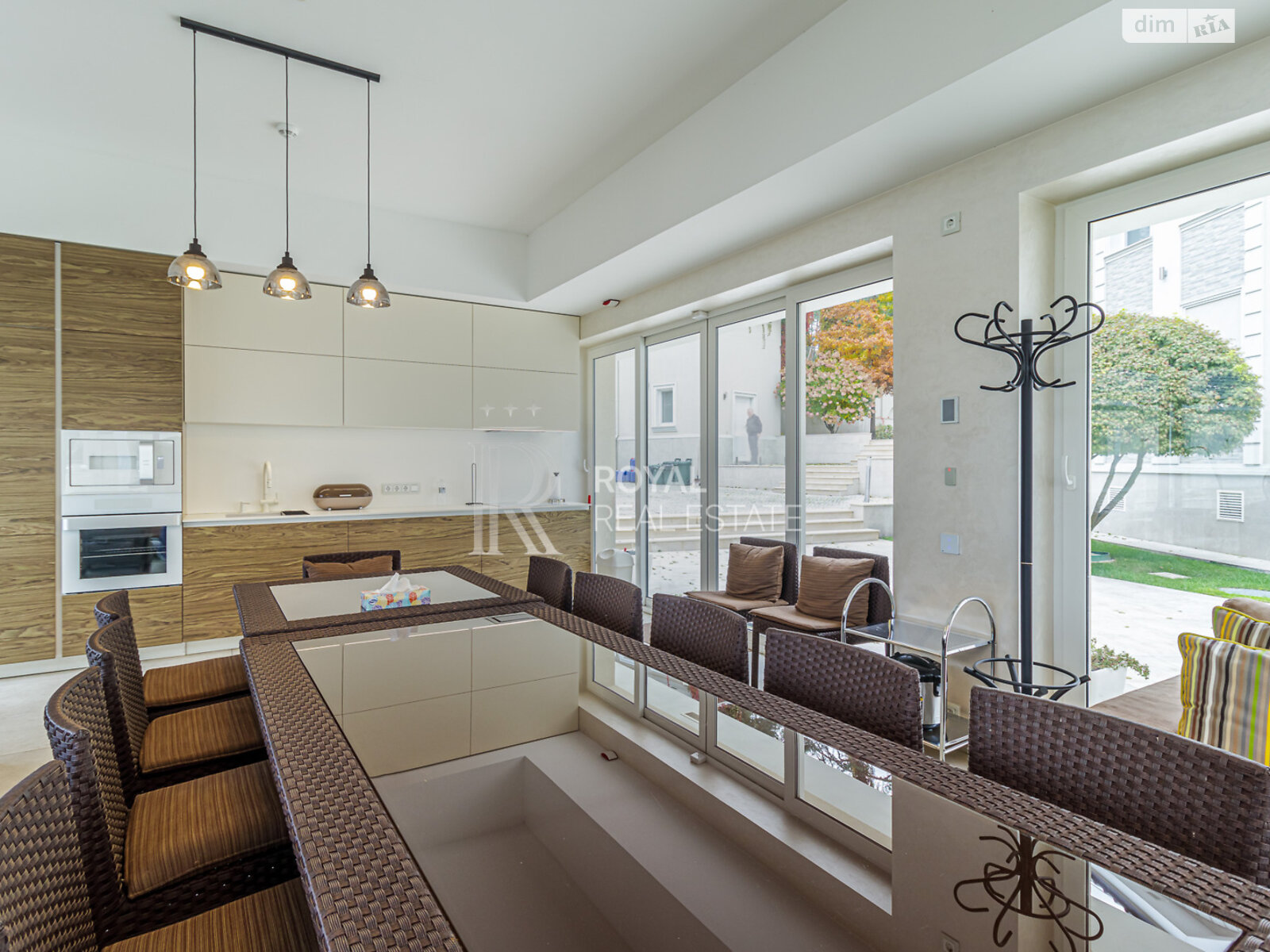 двухэтажный дом с верандой, 1000 кв. м, кирпич. Сдается помесячно в Гостомеле фото 1