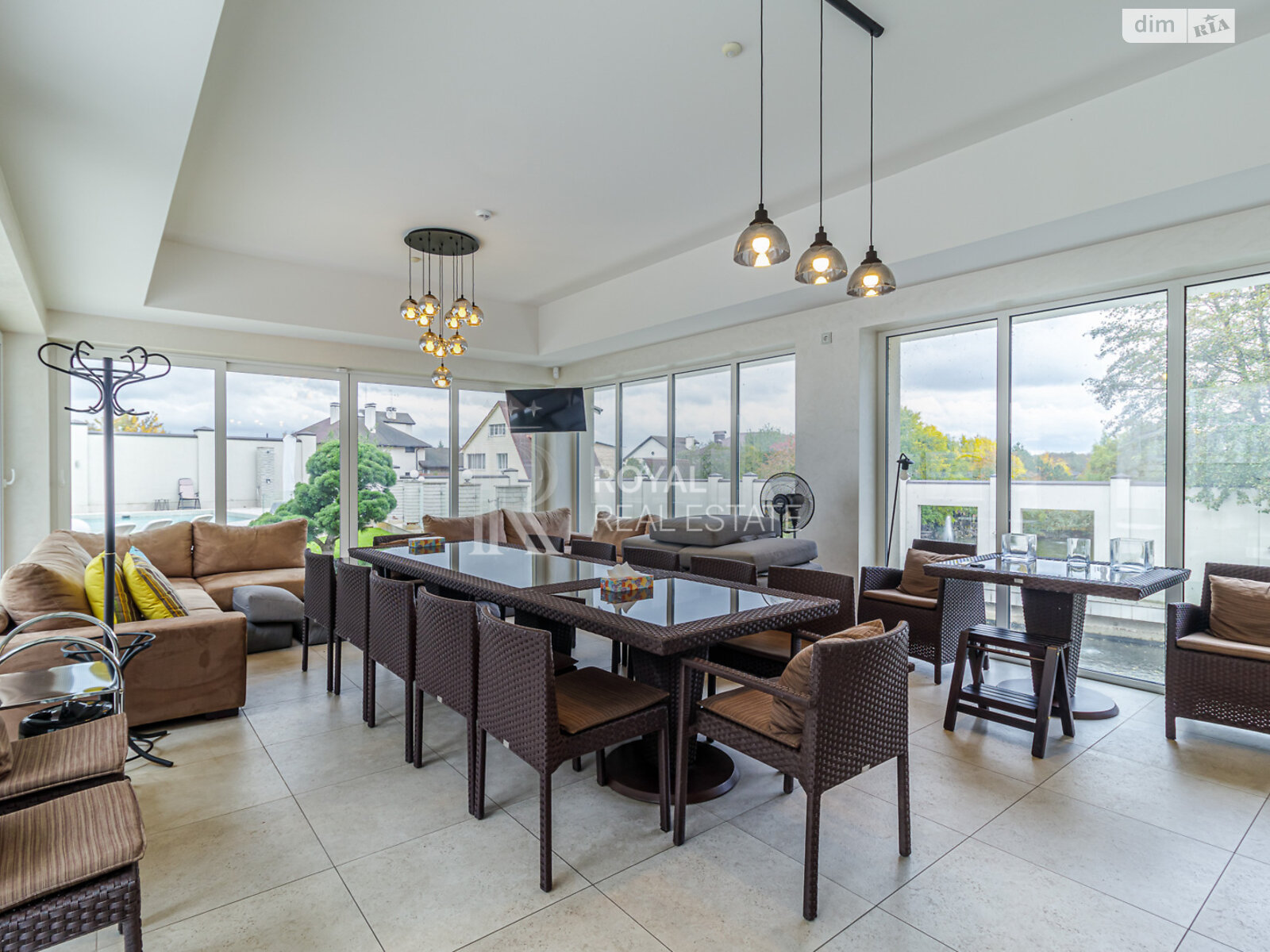 двухэтажный дом с верандой, 1000 кв. м, кирпич. Сдается помесячно в Гостомеле фото 1