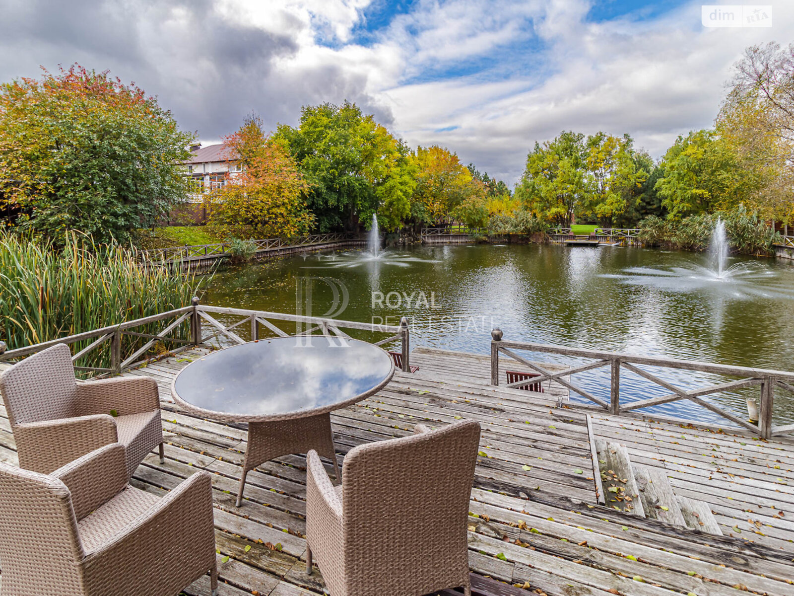 двухэтажный дом с верандой, 1000 кв. м, кирпич. Сдается помесячно в Гостомеле фото 1