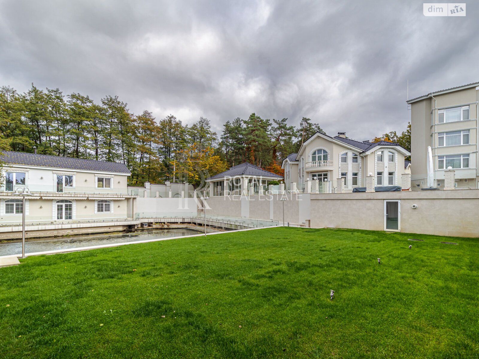 двухэтажный дом с верандой, 1000 кв. м, кирпич. Сдается помесячно в Гостомеле фото 1