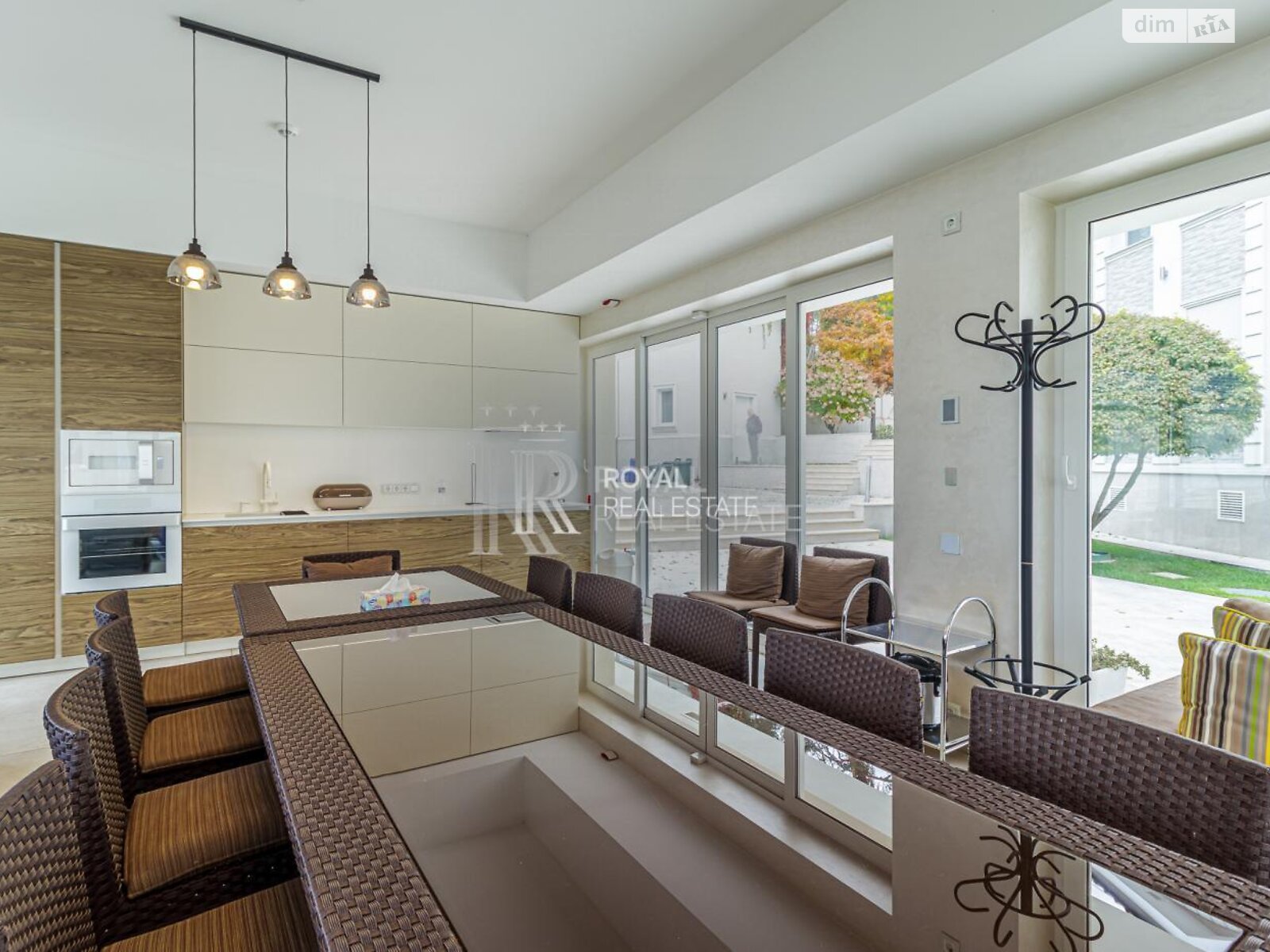 двухэтажный дом с верандой, 1000 кв. м, кирпич. Сдается помесячно в Гостомеле фото 1