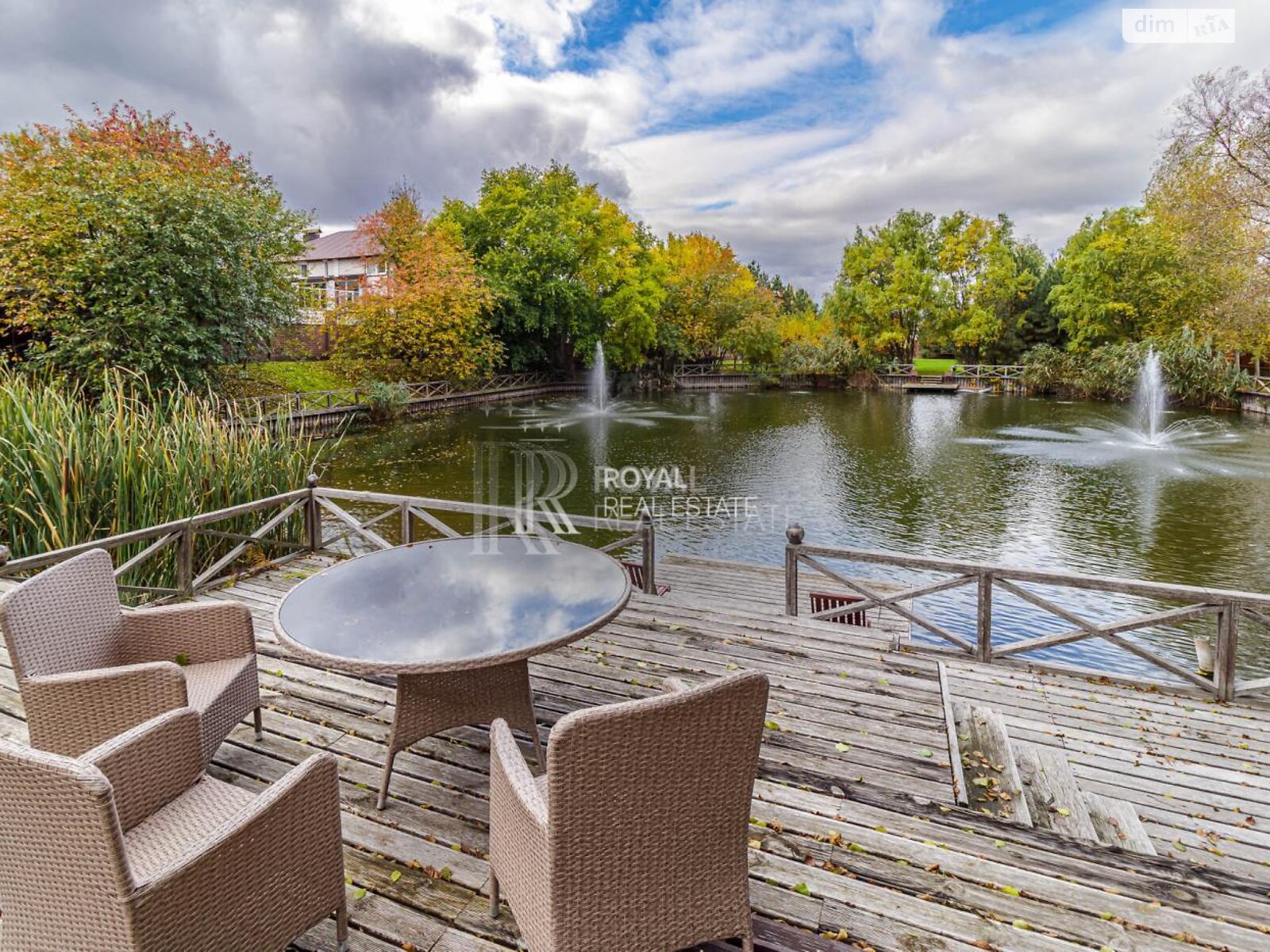 двухэтажный дом с верандой, 1000 кв. м, кирпич. Сдается помесячно в Гостомеле фото 1