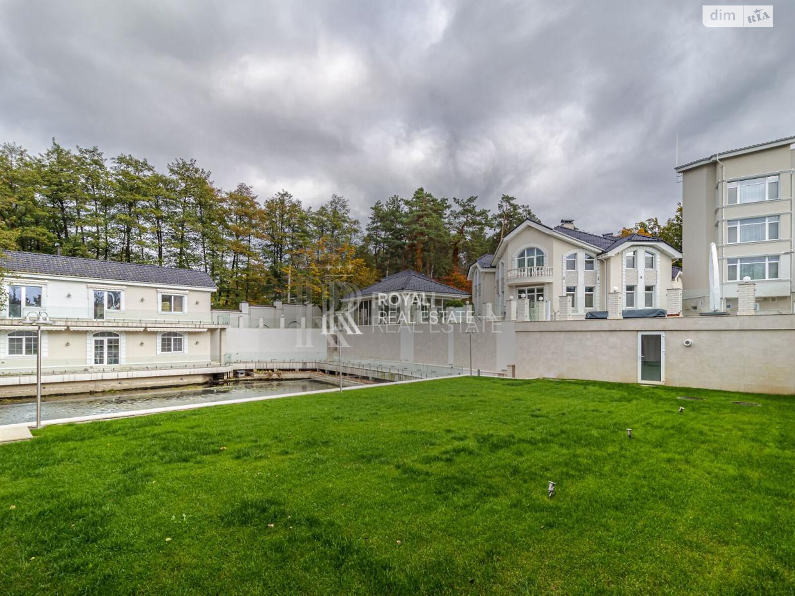 двухэтажный дом с верандой, 1000 кв. м, кирпич. Сдается помесячно в Гостомеле фото 1