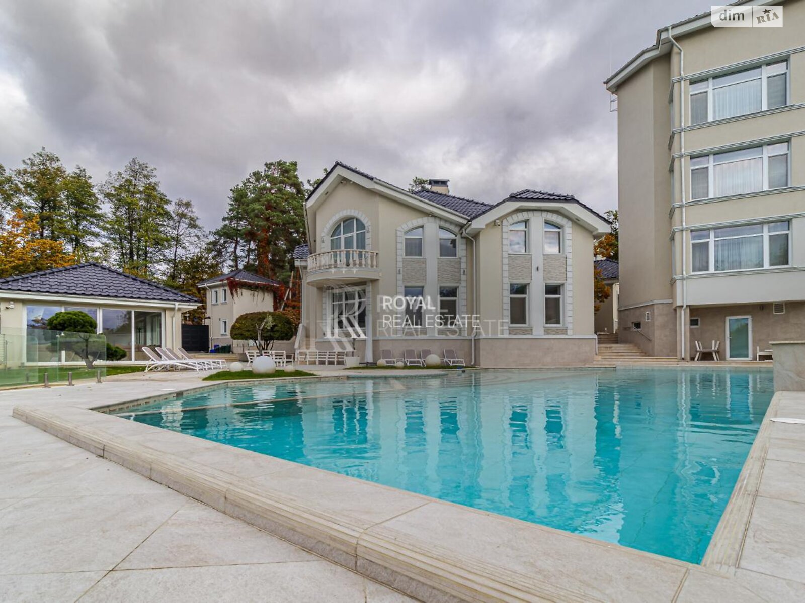 двухэтажный дом с верандой, 1000 кв. м, кирпич. Сдается помесячно в Гостомеле фото 1