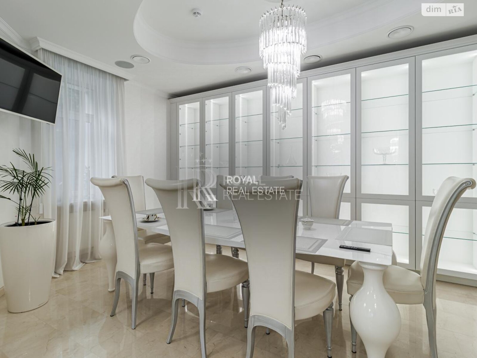 двухэтажный дом с верандой, 1000 кв. м, кирпич. Сдается помесячно в Гостомеле фото 1