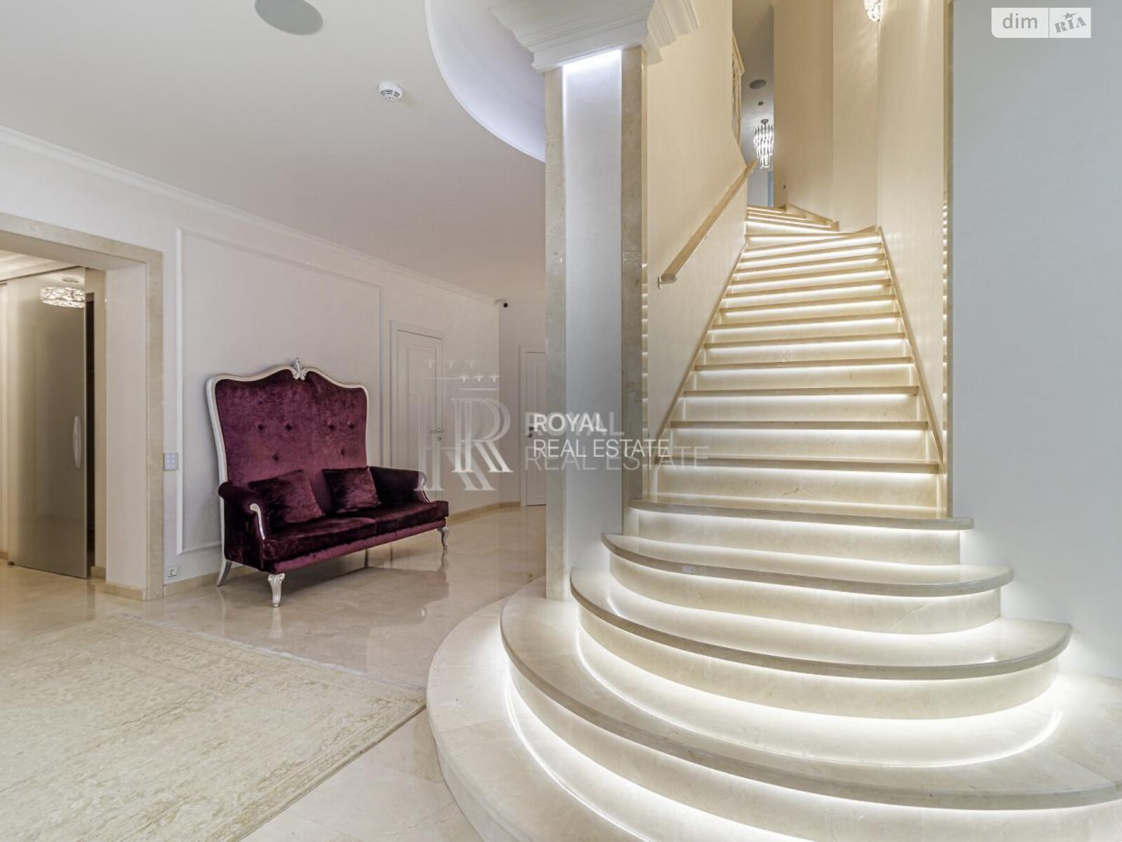 двухэтажный дом с верандой, 1000 кв. м, кирпич. Сдается помесячно в Гостомеле фото 1