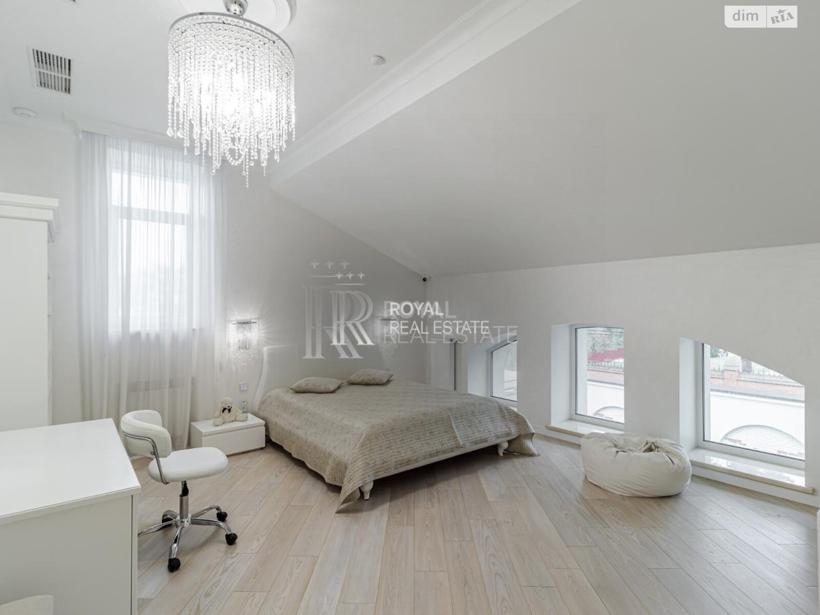 двухэтажный дом с верандой, 1000 кв. м, кирпич. Сдается помесячно в Гостомеле фото 1