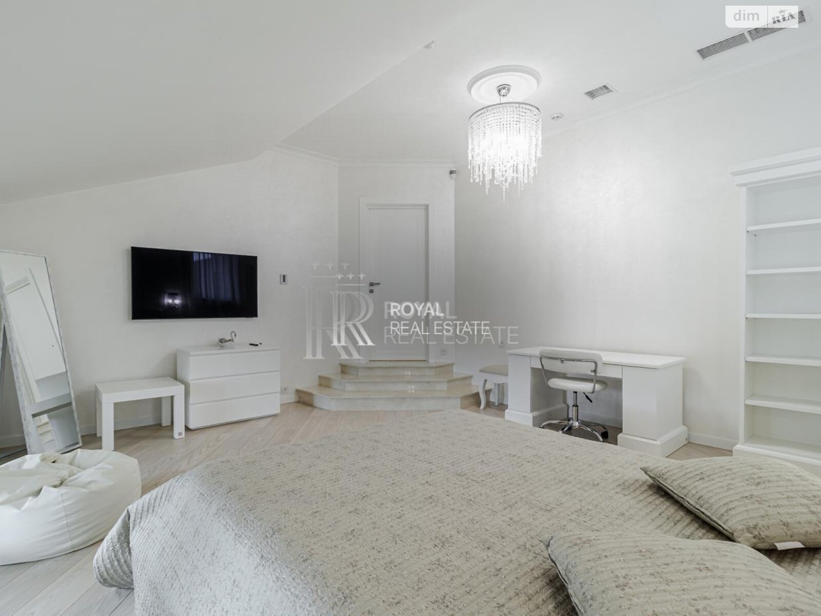 двухэтажный дом с верандой, 1000 кв. м, кирпич. Сдается помесячно в Гостомеле фото 1